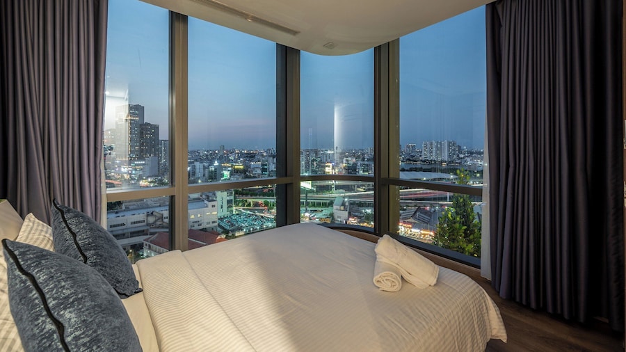 Luxury Landmark 81 Urban Apartment