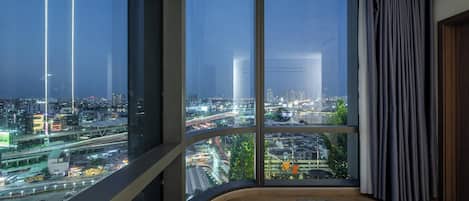 Luxury Apartment, 2 Bedrooms, Balcony, City View