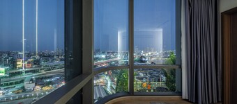 Luxury Landmark 81 Urban Apartment