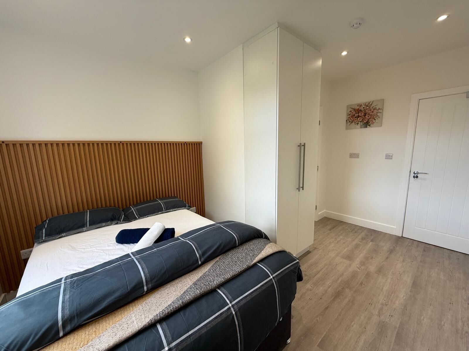 Deluxe Double Room | Desk, laptop workspace, iron/ironing board, free WiFi