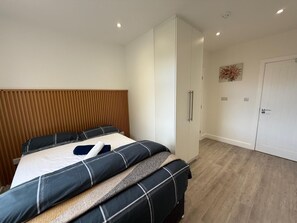 Kahden hengen deluxe-huone | Työpöytä, kannettavalle tietokoneelle sopiva työtila