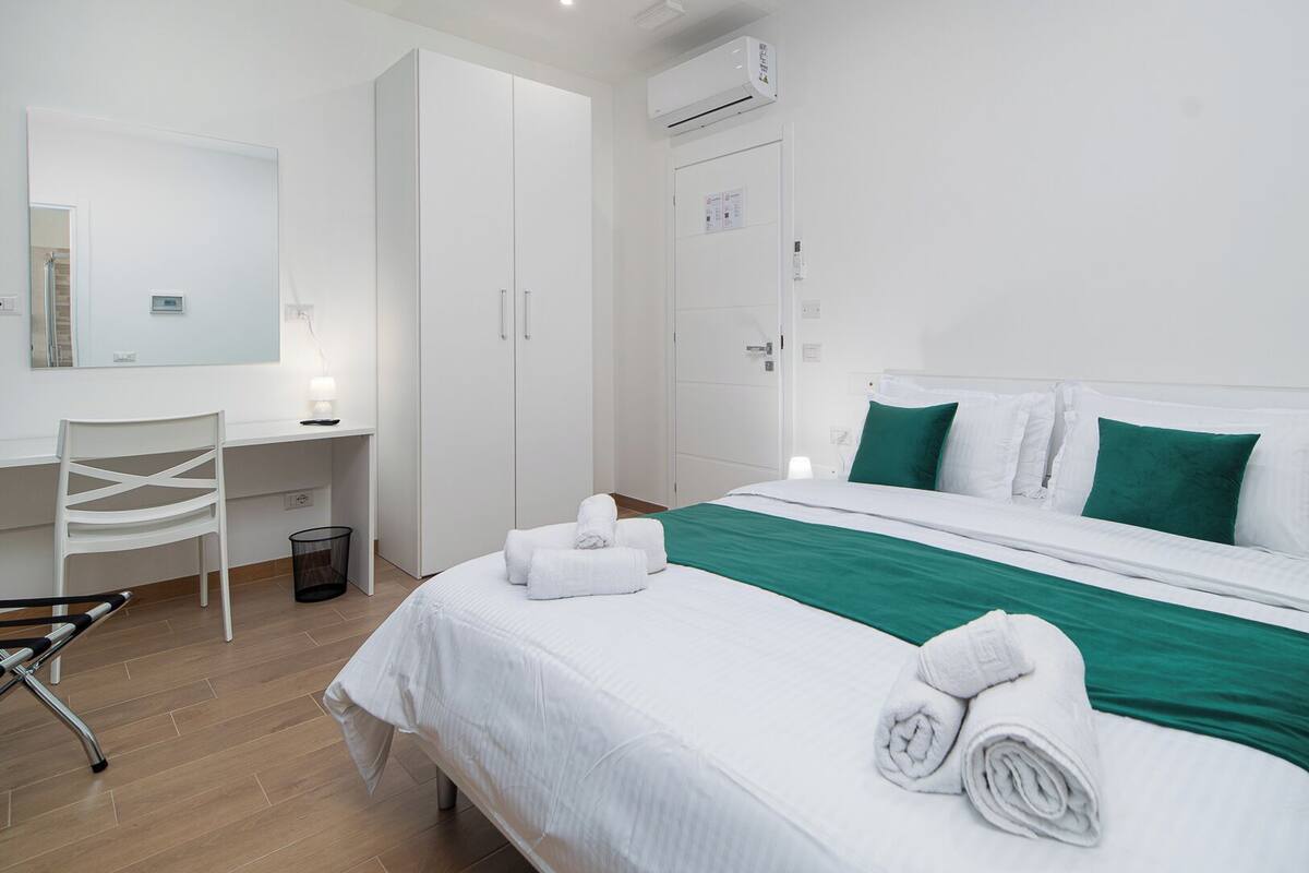 Room | In-room safe, iron/ironing board, WiFi (free)