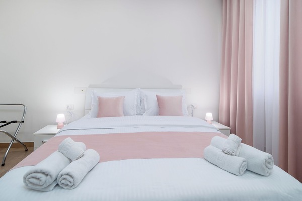 Room | In-room safe, iron/ironing board, free WiFi