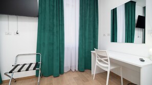 Room | In-room safe, iron/ironing board, free WiFi - Lovely Rooms by Rentbeat (Civitavecchia)