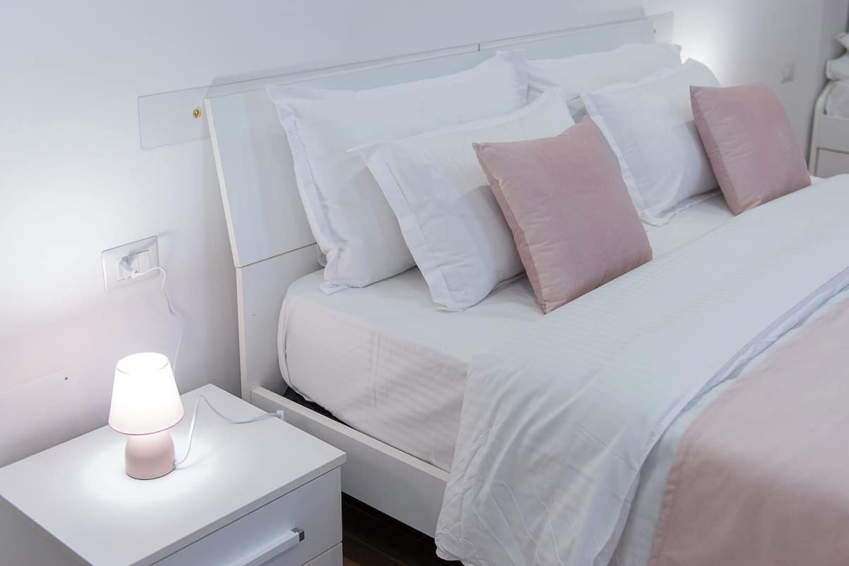 Room | In-room safe, iron/ironing board, WiFi (free)