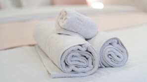 Room | In-room safe, iron/ironing board, free WiFi - Lovely Rooms by Rentbeat (Civitavecchia)