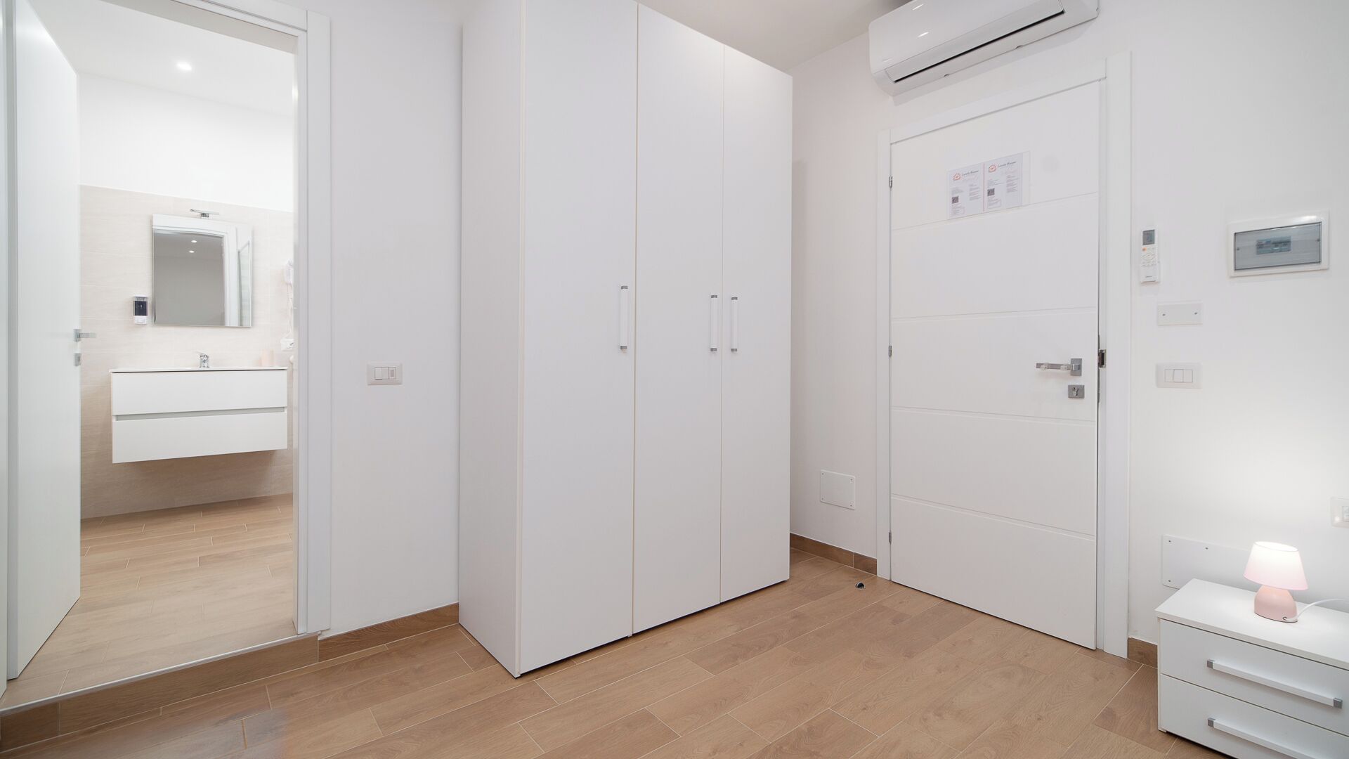 Habitación | Caja fuerte, tabla de planchar con plancha, wifi gratis