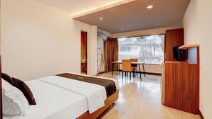 A hotel room with a bed, a desk, and a TV. - Collection O near MRT Cipete Raya formerly Terogong Sembilan (Jakarta)