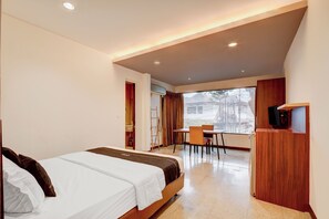 Standard Suite, 1 Double Bed - Collection O near MRT Cipete Raya formerly Terogong Sembilan (Jakarta)