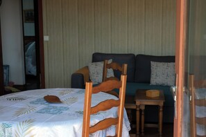 Dining - Charming vacation home in Le Teich - 2 bedrooms - near Bassin d'Arcachon (Le Teich)