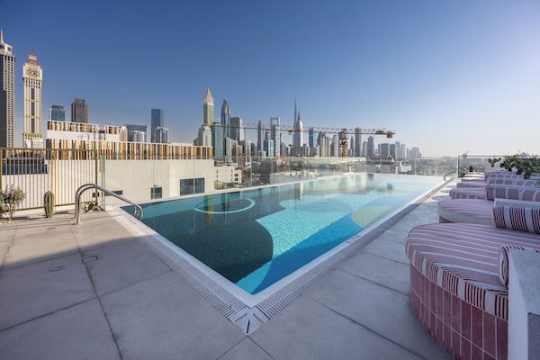 Outdoor pool, pool umbrellas, sun loungers