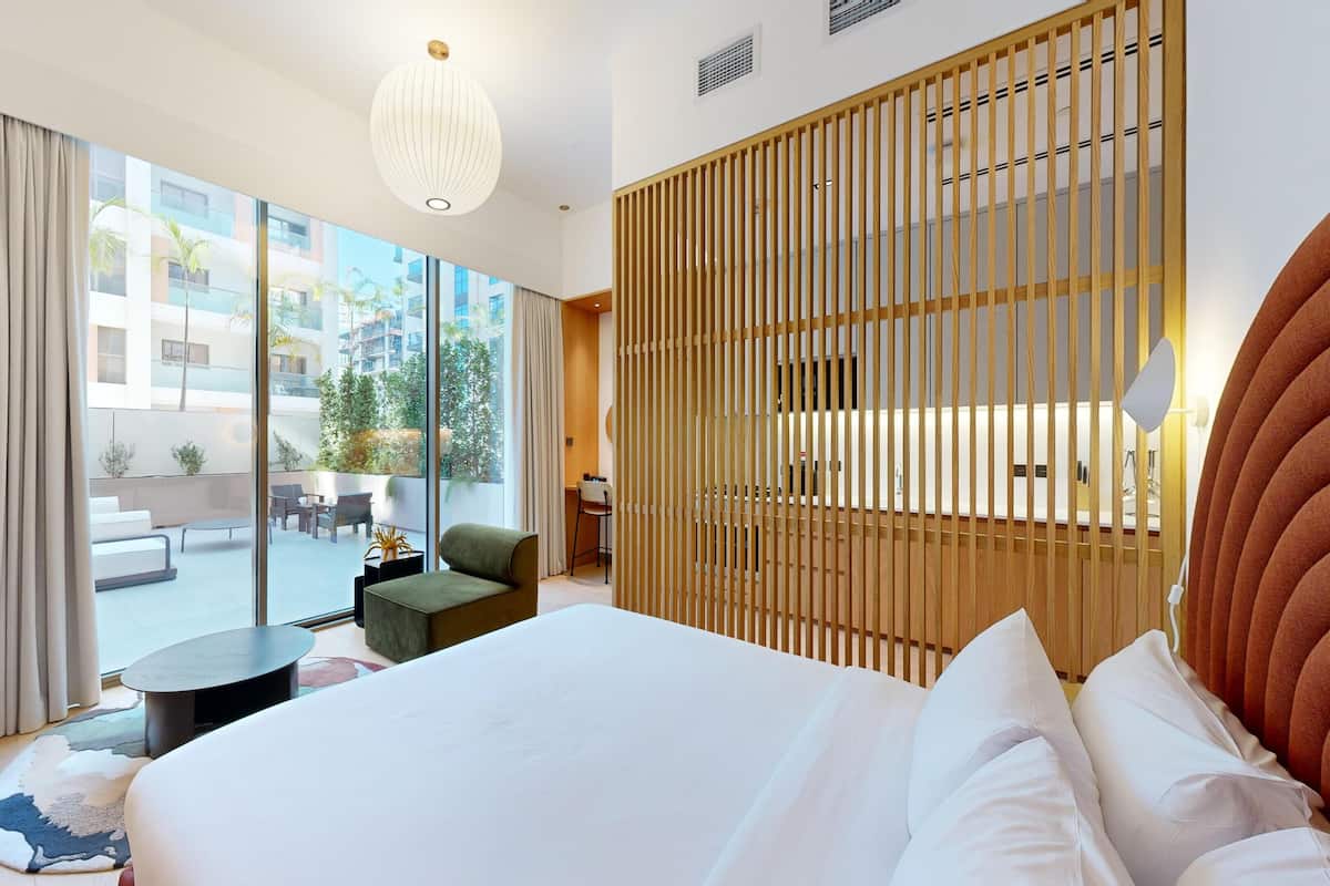 Deluxe studio, 1 queensize bed, terras, uitzicht op stad | 1 slaapkamer, individueel gedecoreerd, individueel gemeubileerd