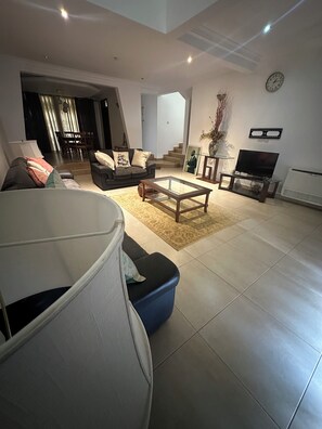 Smart TV - Parry Suite (Weija)