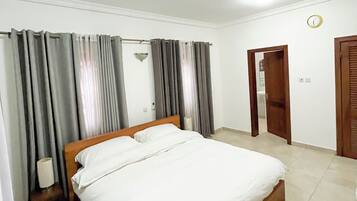3 chambres, fer et planche à repasser, Wi-Fi gratuit, draps fournis