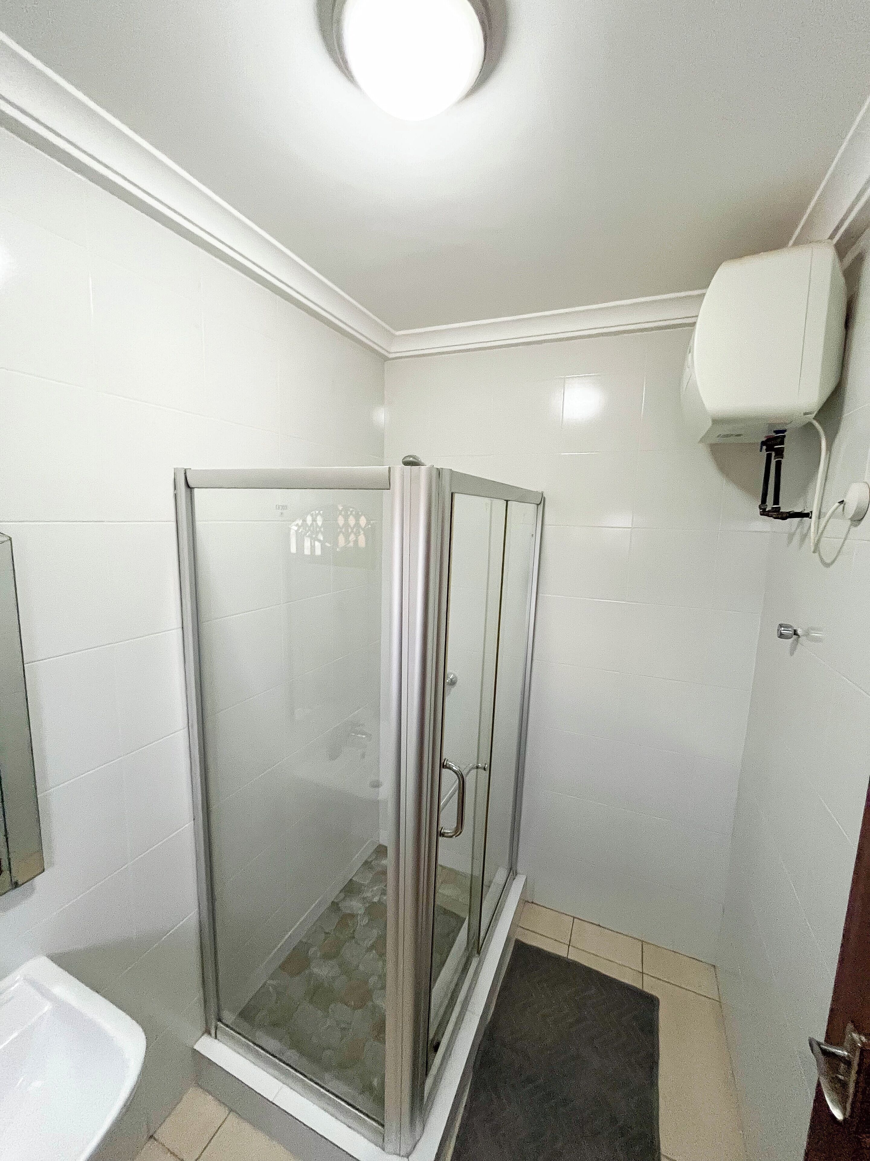 Serviettes fournies, savon, papier toilette