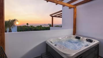 Suite with Jacuzzi | 露台/庭院