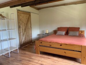 4 sovrum, strykjärn/strykbräda och sängkläder