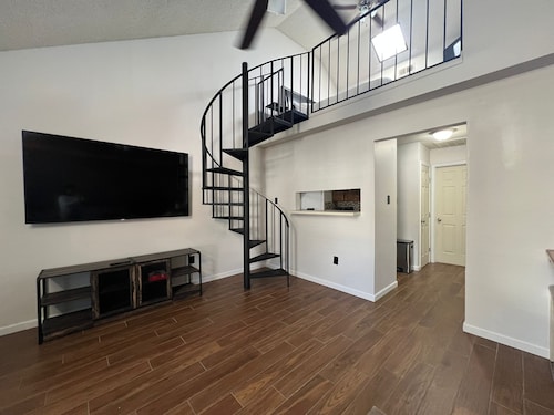 Charming 2-bedroom townhome in brilliant Baton Rouge minutes from LSU