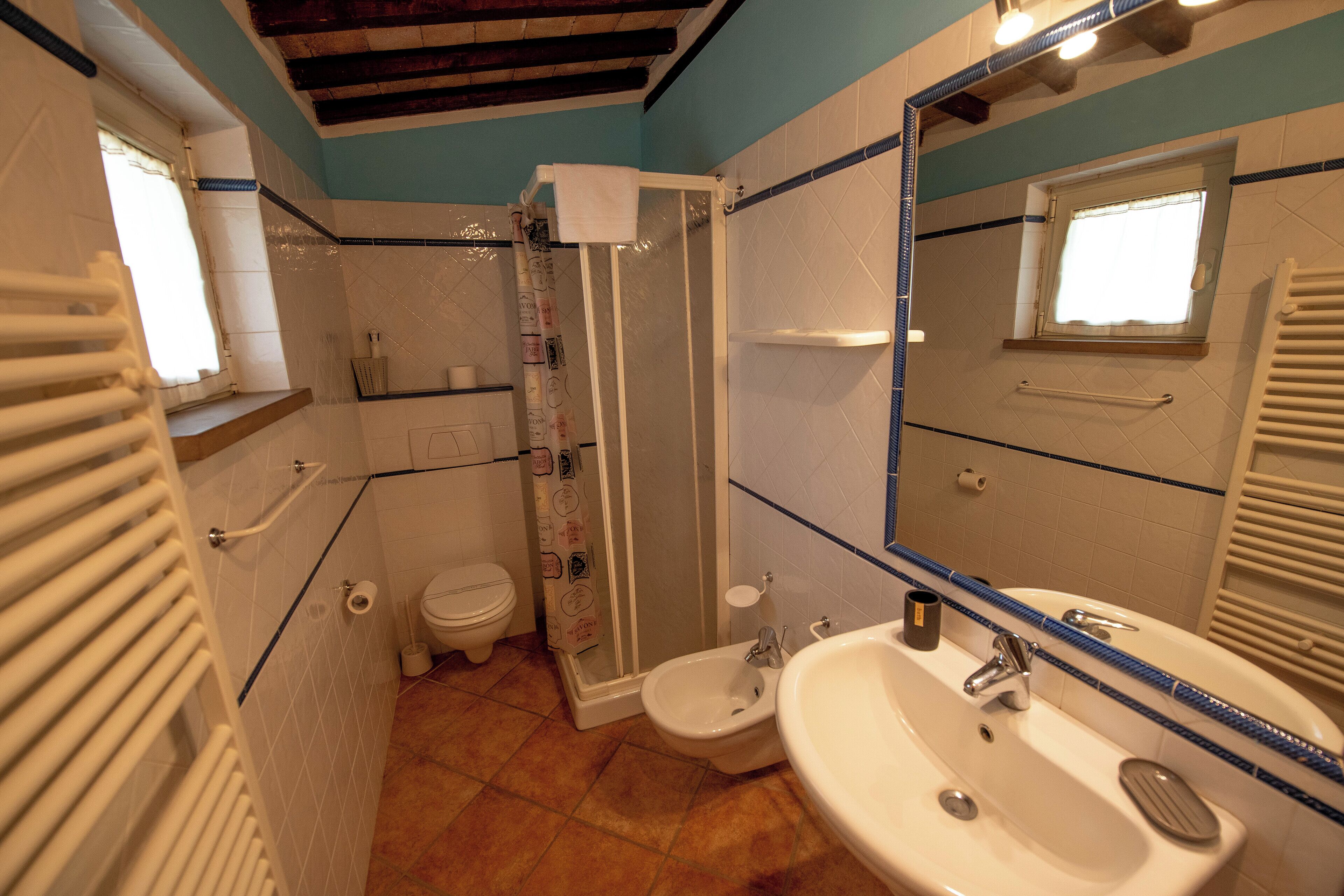 Doppel- oder Zweibettzimmer, Gartenblick | Badezimmer | Dusche, Haartrockner, Handtücher, Seife