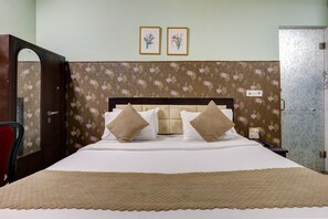 Double Room | In-room safe, desk, free WiFi