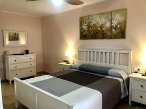 2 chambres, fer et planche à repasser, Wi-Fi gratuit, draps fournis
