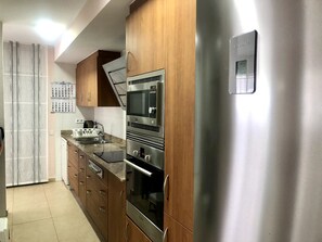 Réfrigérateur, micro-ondes, four, lave-vaisselle