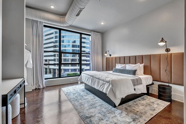 4 bedrooms, desk, iron/ironing board, WiFi