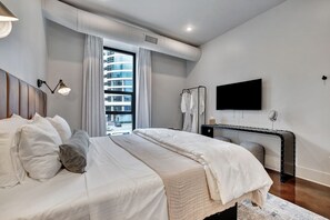 4 bedrooms, desk, iron/ironing board, WiFi