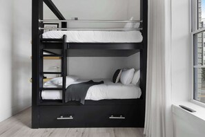 3 chambres, fer et planche à repasser, Wi-Fi, draps fournis