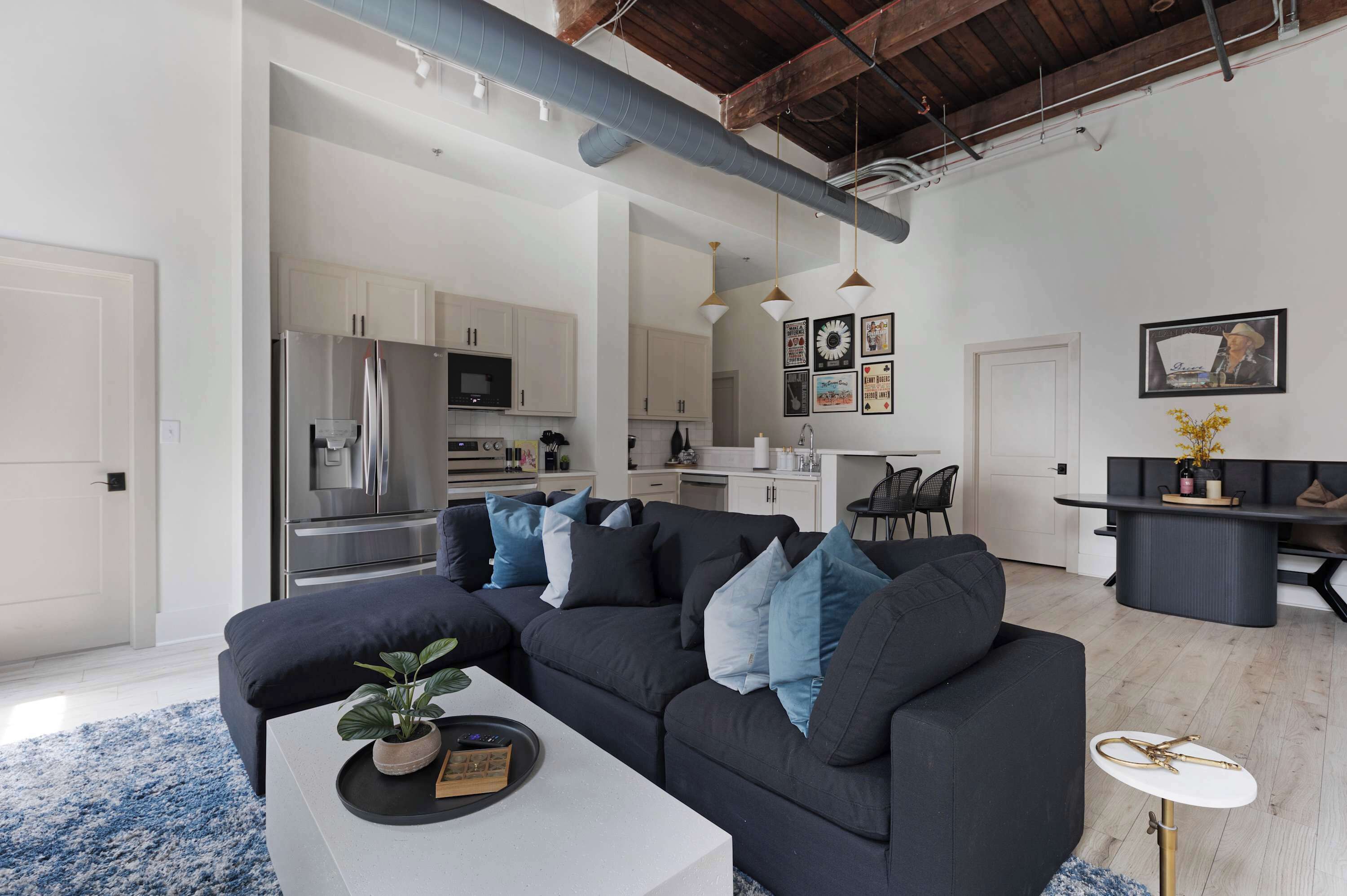 Fernseher, Kamin, Arbeitsbereiche