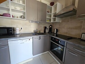 Refrigerador, microondas, horno y lavavajillas 