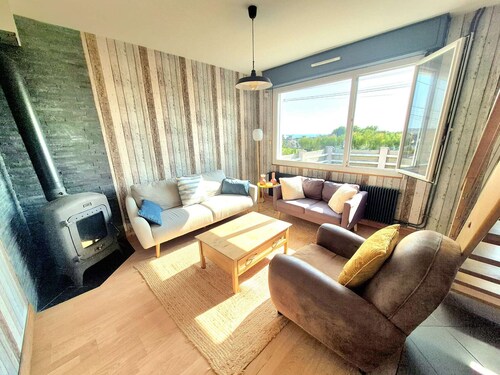 House 1km from beach, terrace, fireplace, games