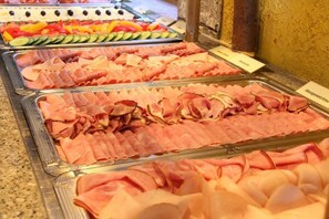 Daily buffet breakfast (EUR 19.9 per person)
