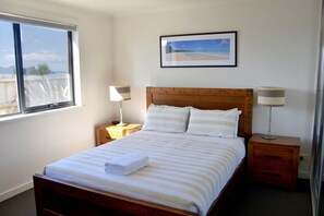 4 室のベッドルーム、アイロン / アイロン台、WiFi (無料)、ベッドシーツ