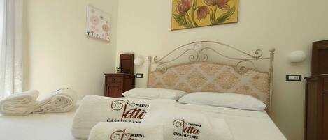 1 habitación, wifi y ropa de cama