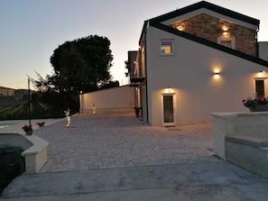 Property grounds - An Oasis of History and Relaxation (Mazzarino)