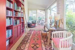 Apartment, 6 Bedrooms, Accessible, Private Pool | Living room