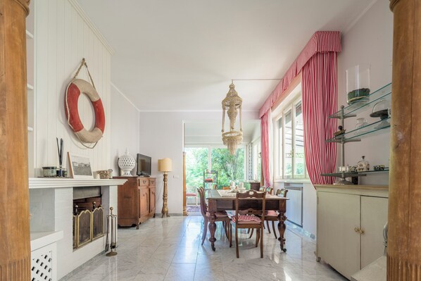 Apartment, 6 Bedrooms, Accessible, Private Pool | Dining room