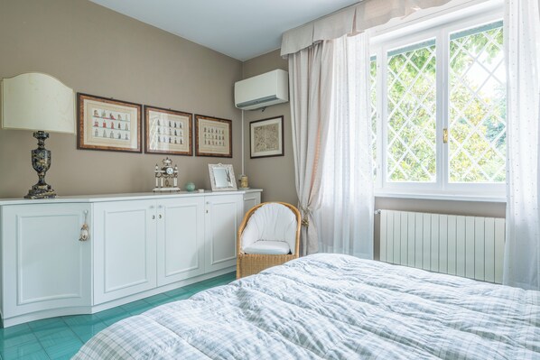 6 bedrooms - Luxury Villa With Swimming Pool at 700 Meters From the sea (Pietrasanta)