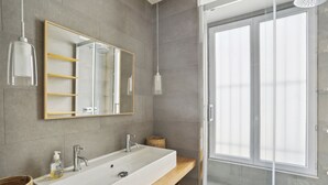 Apartamento City, 2 habitaciones, no fumadores, vistas al patio | Baño