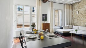 Apartamento City, 2 habitaciones, no fumadores, vistas al patio | Zona de estar