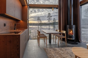 Luxury Villa, Lake View | Private kitchen - Jänkä Resort (Äkäslompolo)