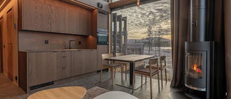 Luksusvilla, utsikt mot innsjø | Oppholdsområde