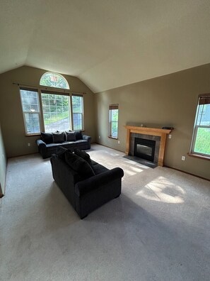 تلفزيون ذكي، مدفأة، شاشة كمبيوتر