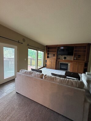 تلفزيون ذكي، مدفأة، شاشة كمبيوتر