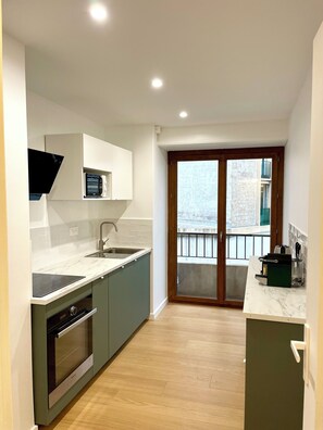 Mikrowelle, Ofen, Herdplatte, Geschirrspüler