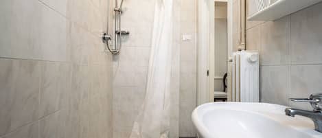 Classic-Apartment, Terrasse | Badezimmer