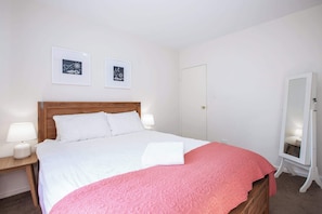 2 bedrooms, iron/ironing board, WiFi, bed sheets