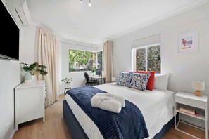 1 chambre, bureau, fer et planche à repasser, Wi-Fi