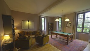 A room with a pool table, a sofa, a lamp, and a bookshelf. - Country house in town. (Angoulême)